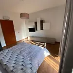 Hlux Oi *