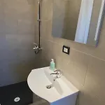 לינה וארוחת בוקר Hlux Oi