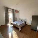 לינה וארוחת בוקר Hlux Oi