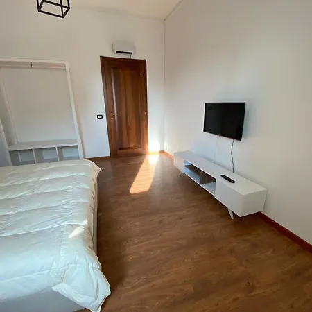 Hlux Oi Oda ve Kahvaltı Piacenza